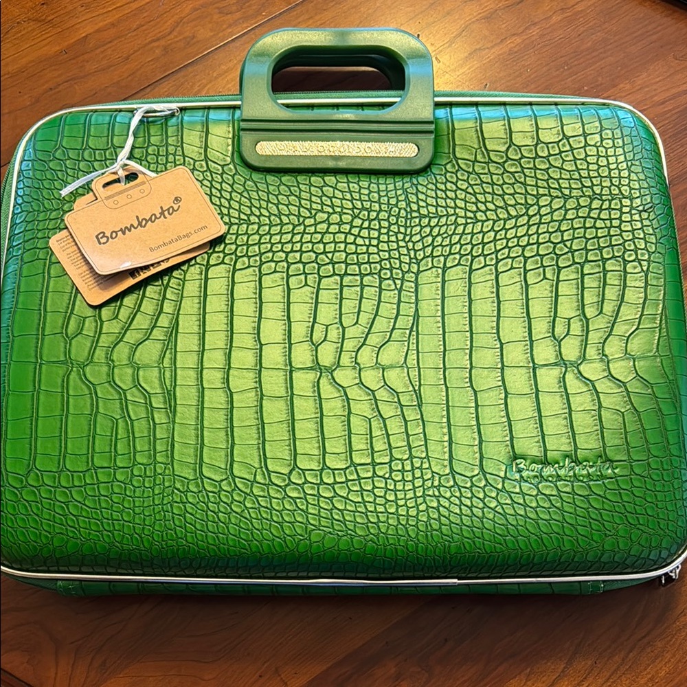 Bombata bag-with shoulder strap and cover